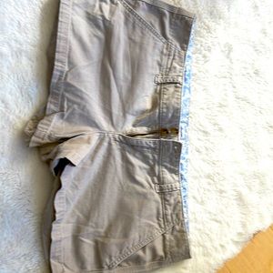 American Eagle women’s khaki shorts